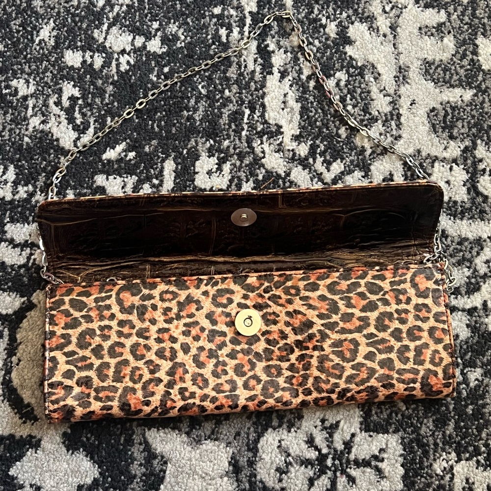 Leopard Clutch - Picture 3 of 4
